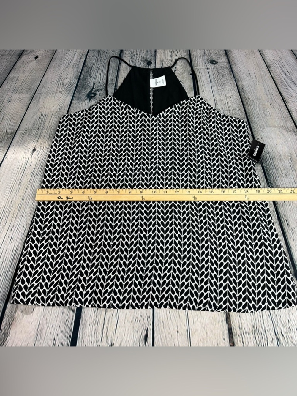Express NWT Barcelona Reversible Cami Geometric Black White V-Neck Tank Medium - Picture 6 of 8